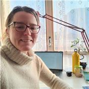 Mi offro per ripetizioni in italiano, storia, geografia, filosofia. Mi offro anche per conversazione di francese-sono madrelingua